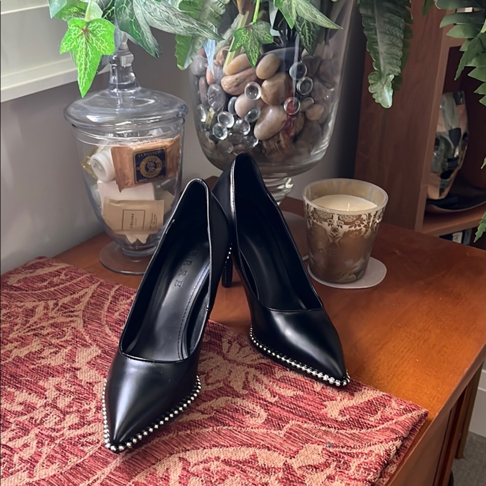 Black Pumps with Studded Embellishments